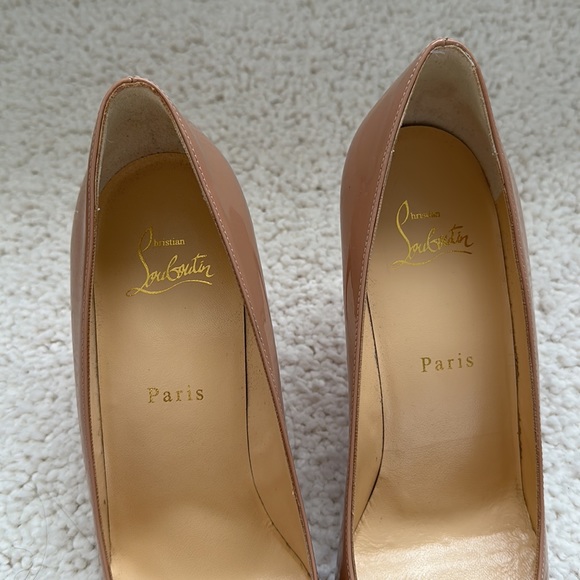 Christian Louboutin 'Kate' Pointed Toe Patent Leather Pump (39) - Picture 4 of 10